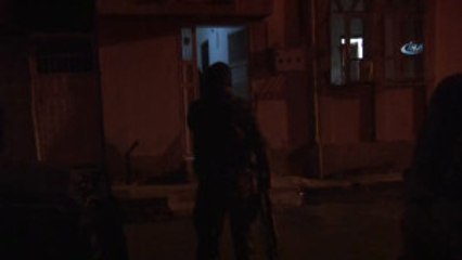 Adana-Hd) Silah Kaçakçısının Evinden Fetö Kitapları Çıktı