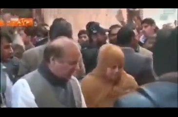 dekho NAWAZ SHARIF kitny gandi harkat ke orat ky sath