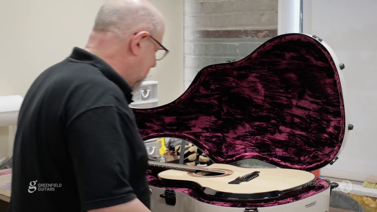 Fabrication d'une guitare entièrement à la main... Passionnant !