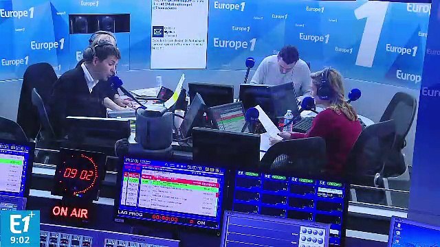 Face aux renards, les poules écoutent la radio