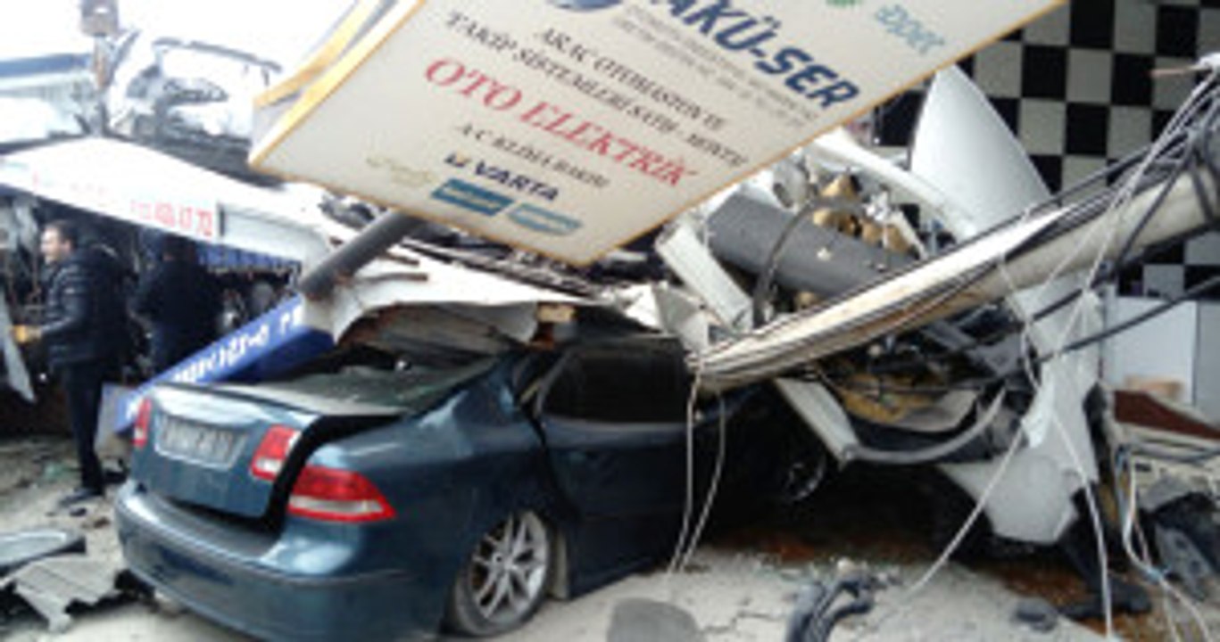 Direksiyon Başında Kalp Krizi Geçiren TIR Şoförü, İş Yerine Daldı