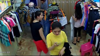 Ăn trộm trong shop quần áo