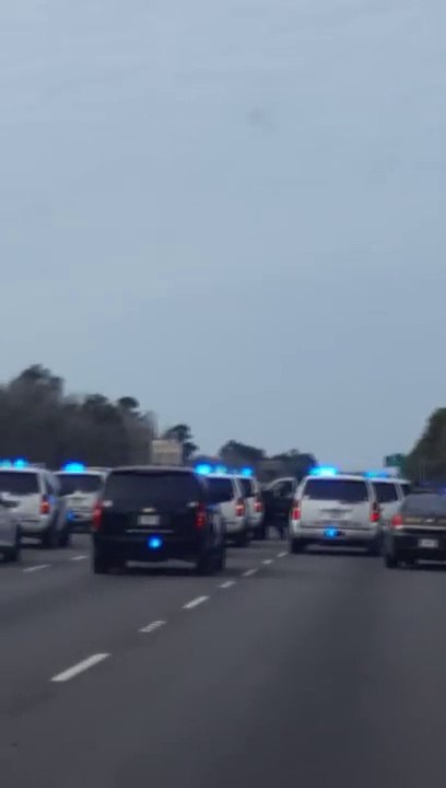 L'impressionnant cortège de la police dans cette course poursuite