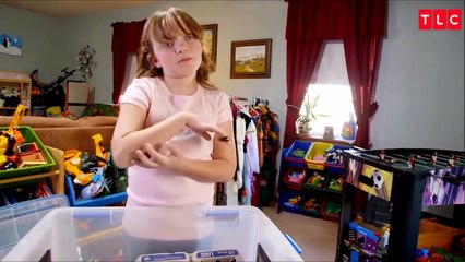 Horrible, cette petite fille collectionne les ...cafards