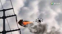 Un drone équipé d'un lance-flamme pour nettoyer les lignes électriques en Chine.