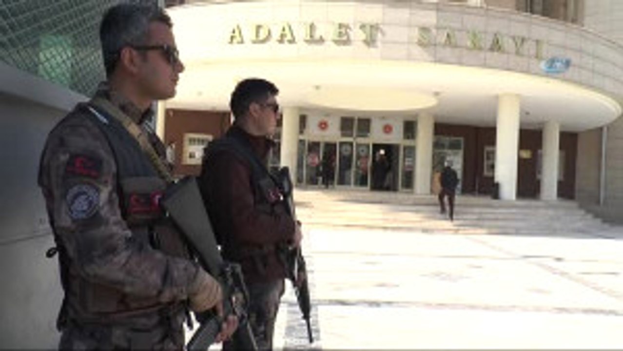 Şanlıurfa) Viranşehir'deki Bombalı Saldırıyla İlgili Gözaltına Alınan 30 Zanlı Adliyeye Sev Edildi