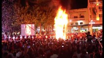 Pour lancer leur carnaval, les Mexicains brûlent le mur de Trump