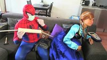 SPIDERMAN vs JOKER CACA BROMA! w/ Embarazada Congelado Elsa Anna Maléfica Rosa Spidergirl!Sup