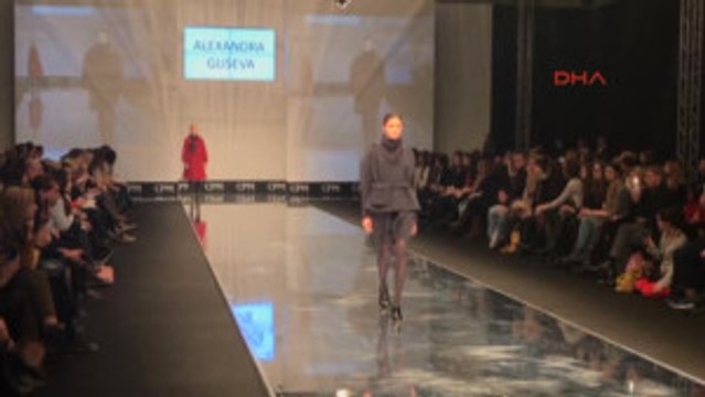 Kainat Güzelinden Türk Kumaşına Tam Not