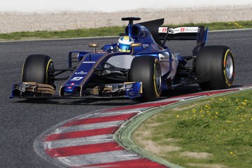 Sauber C36-Ferrari hits the track... and it looks FIERCE!
