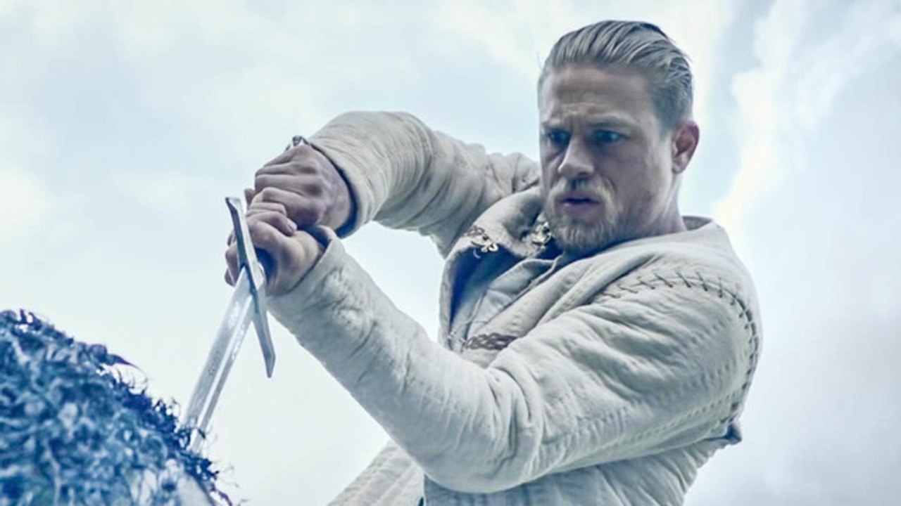 Le Roi Arthur - La Légende d'Excalibur - Bande Annonce (VOST) - Charlie Hunnam