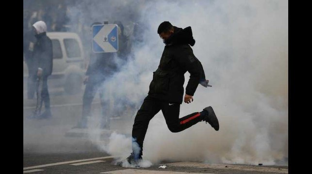 Heurts avec la police, la manifestation à Nation a dégénéré