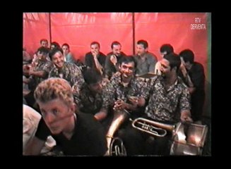 18 DERVENTA Vašar 1999. god narod pod šatorom ODISEJA Živka Šogorovića