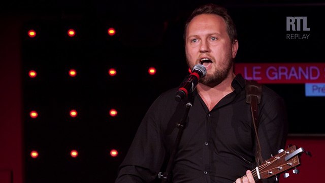 Oldelaf chante pour Costa-Gavra dans À La Bonne Heure