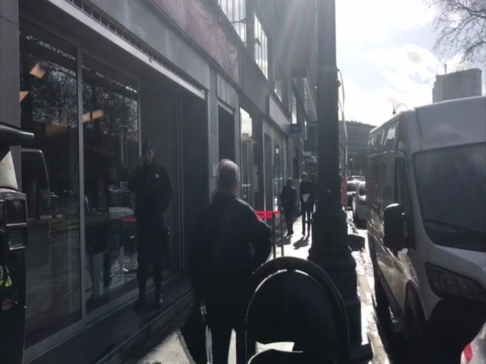 Braquage dans une banque à Bruxelles: un policier se fait voler son arme !