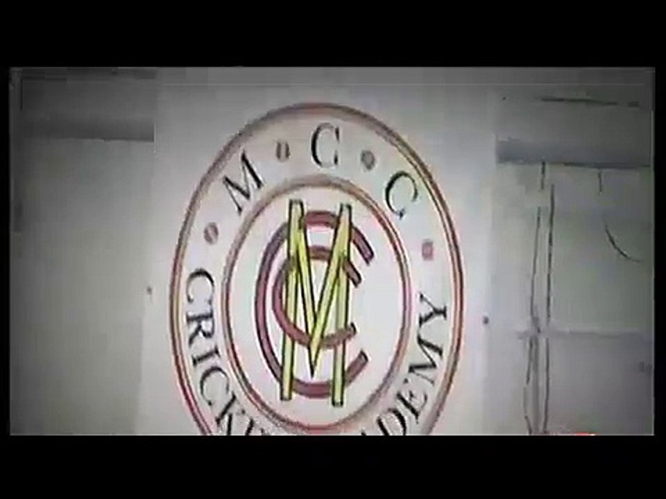 Shoaib Akhtar trains young fast bowler Faizan Yousaf at the Lord