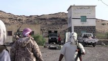 القوات اليمنية تتقدم على الساحل الغربي ومقتل 23 جنديا ومتمردا