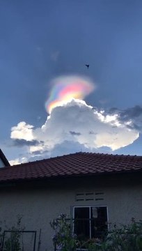 Un phénomène météo incroyable apparait dans le ciel de Singapour : arc-en-ciel de feu