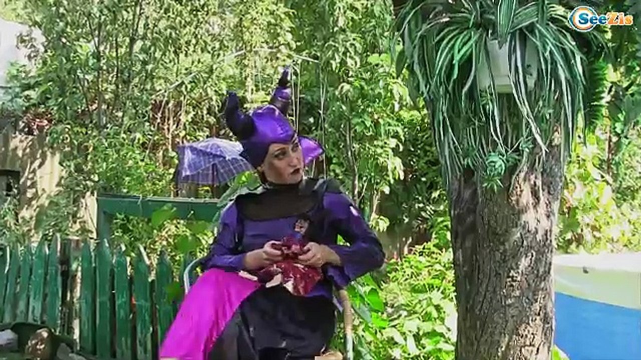 Frozen Elsa & Anna doing makeup! w/ Spiderman & Batman vs Maleficent Episode 67
