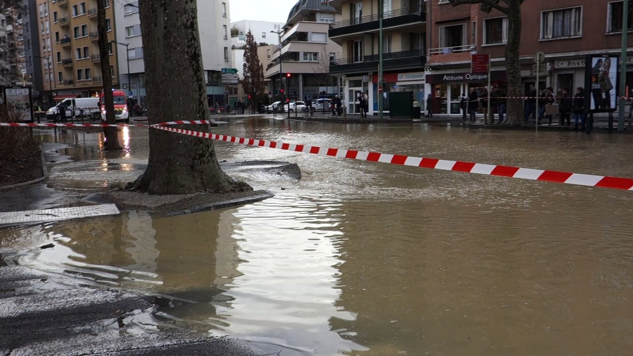 Rupture de canalisation en plein centre-ville d'Annecy