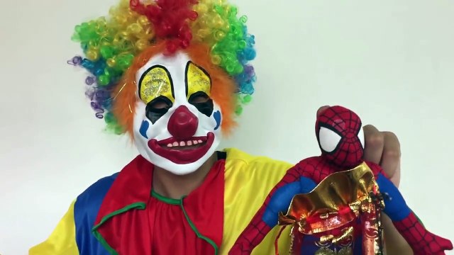 Congelados Elsa GLOBO de BROMA! w/ Spiderman, Anna, Maléfica, Bromista Chica y Dulces! Super Divertido