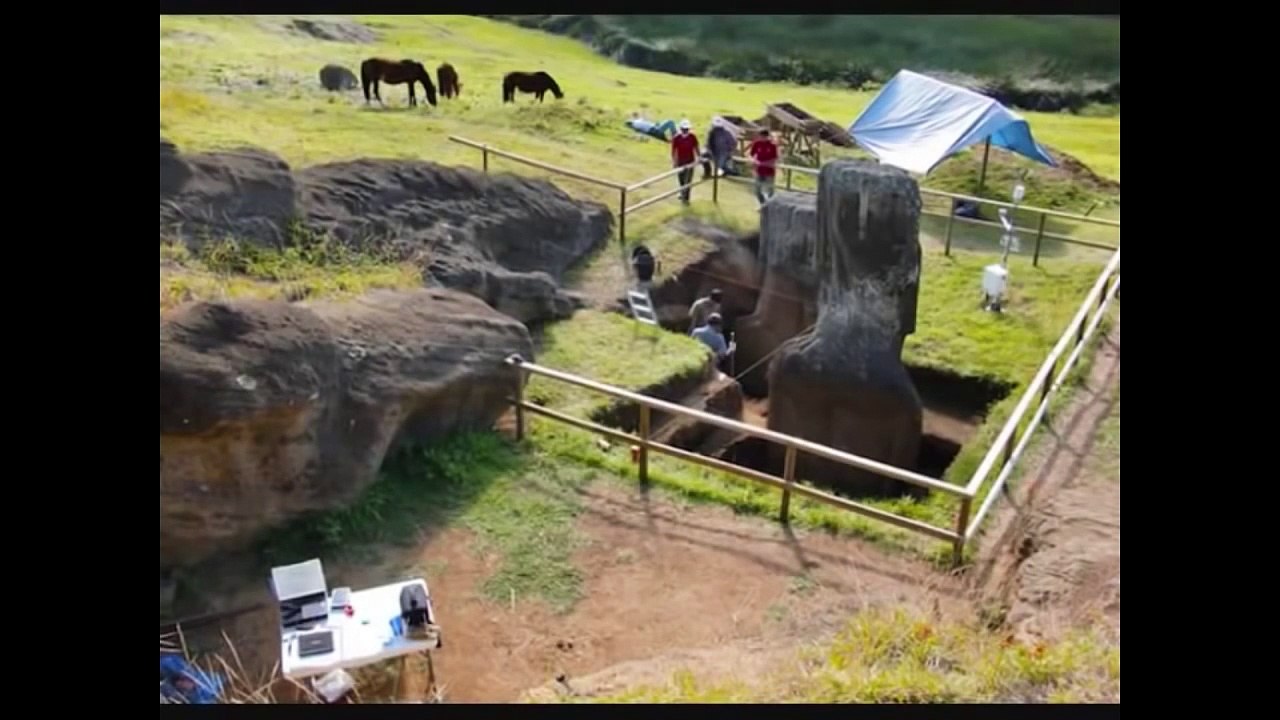 Arqueólogos fizeram descoberta chocante por baixo das cabeças na Ilha da Páscoa!