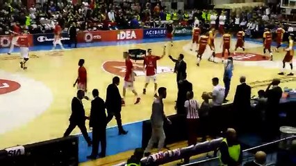 Izlazak Atamana pred Delije. Grmi Ivkovic Marko !!!