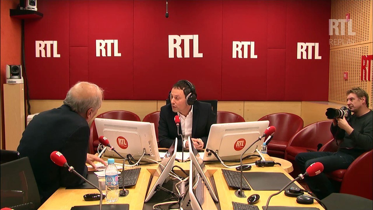 "L'information m'a manqué et peut-être que je lui ai manqué ", affirme Jean-Pierre Elkabbach