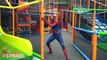 SPIDERMAN POO BOLAS DE COLORES! Spider-man Color del arco iris Bolas Divertida Película de Superhéroes en R