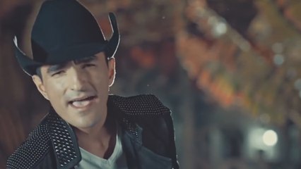 Raúl Casillas estrena el videoclip de "A poco" con la historia de un ranchero enamorado