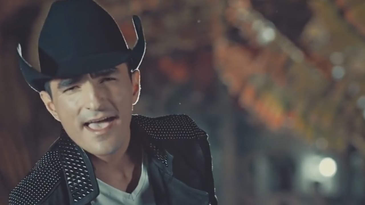 Raúl Casillas estrena el videoclip de "A poco" con la historia de un ranchero enamorado