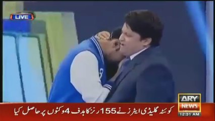 See what Waseem Badami and Umer Sharif did after Karachi Kings Defeat
