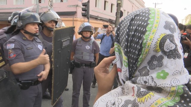 Policía militarizada se enfrenta a un grupo de drogadictos en Brasil