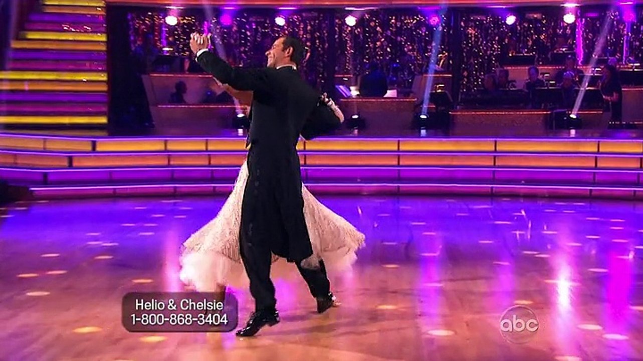 Helio Castroneves & Chelsie Hightower - Foxtrot