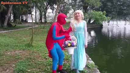 Spiderman Congelado Elsa vs King Kong YETI Spider-Man Elsa Superhéroe de la Diversión en la Vida Real maléfico