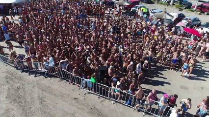 Most people in a floating line - Guinness World Records
