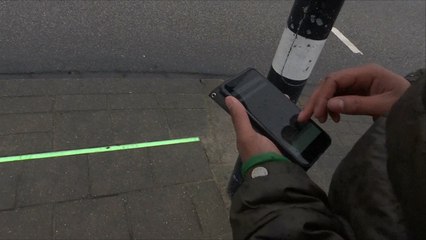 بلديات بهولندا تضع إشارات ضوئية لحاملي الهاتف المحمول