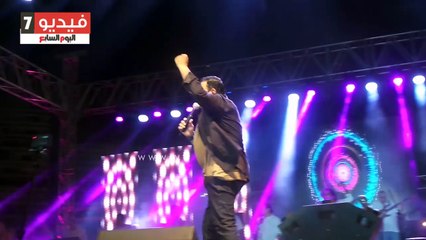 محمد فؤاد يغنى "كداب" لايف