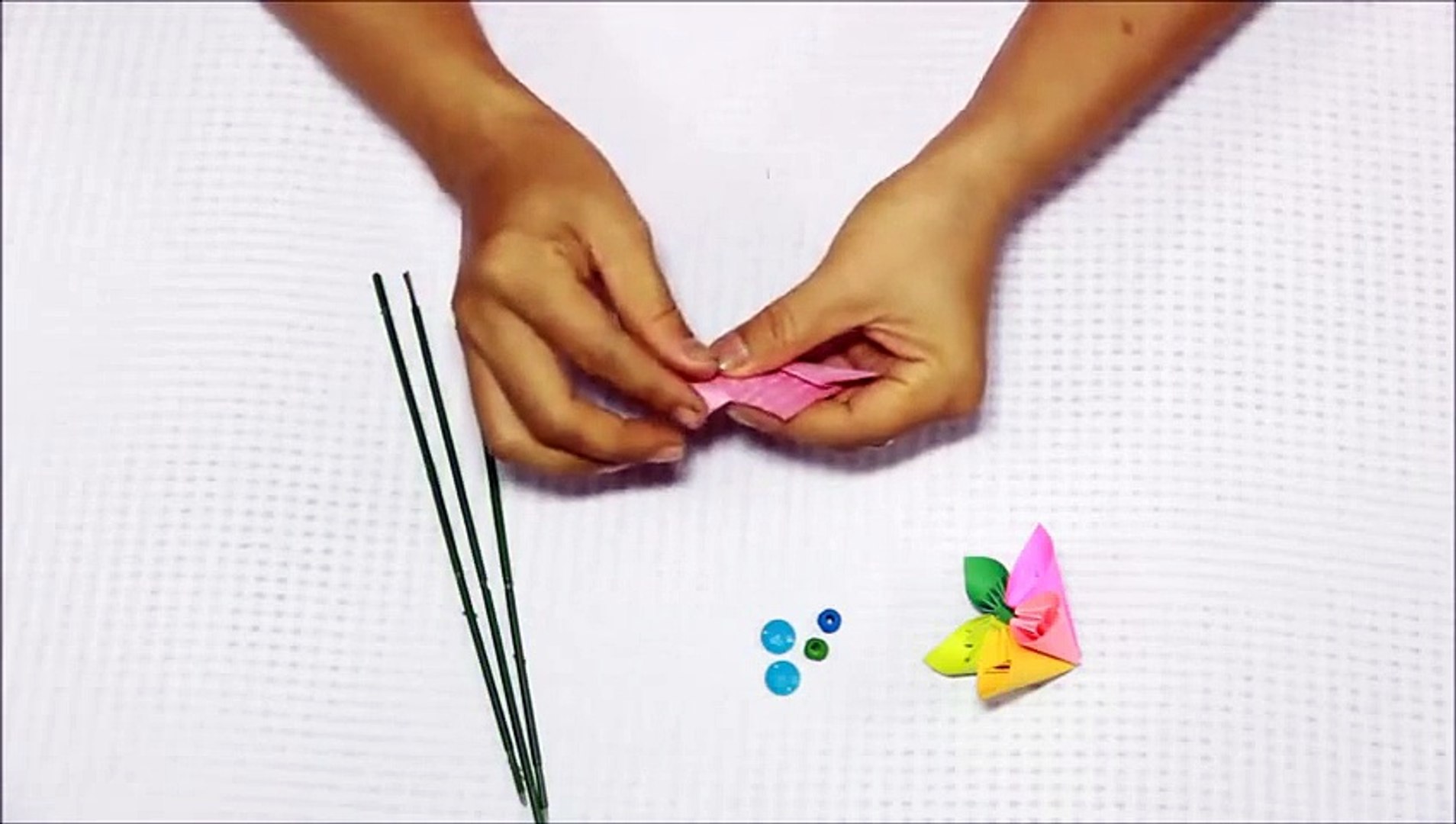 ⁣Cách làm hoa anh đào bằng giấy