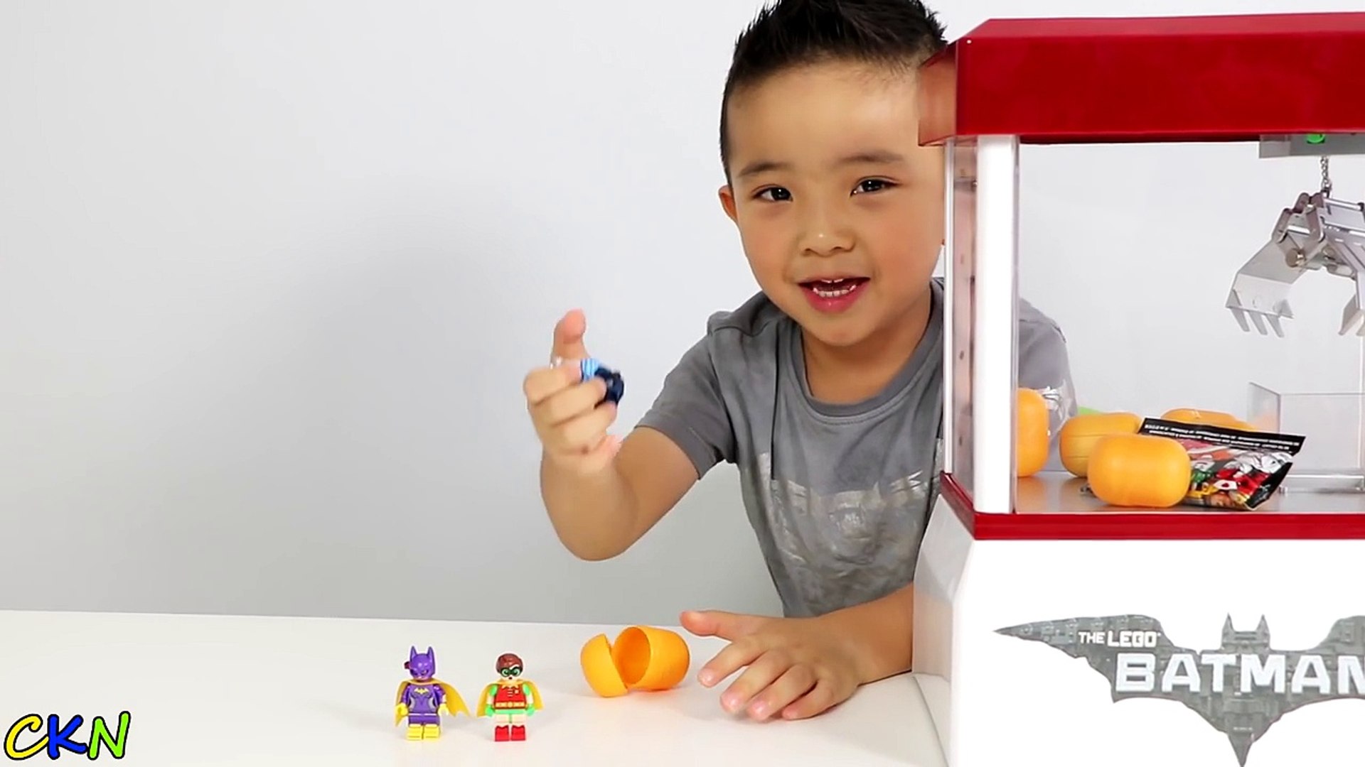 The Lego Batman Movie Claw Machine Surprise Eggs Blind Bag Challenge Fun  With Ckn Toys-Gu_LfEZ_QsA - Video Dailymotion
