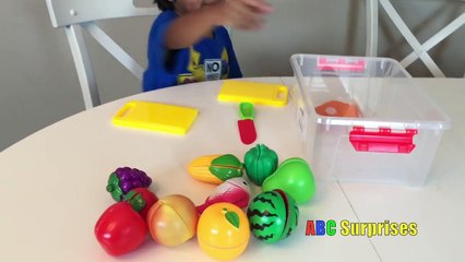 TOY CUTTING VELCRO FRUITS AND VEGETABLES Toy kitchen cooking soup Learn names of fruits &