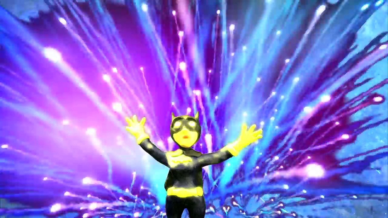 Surprise Egg Mini Hulk and Batman Battle! Blow Dart Superheroes in Real Life Play Doh-5p6ZmRSN9Nw