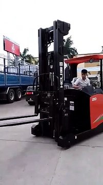 Video làm việc của xe nâng Reach Truck Heli GII
