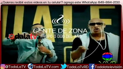 'La Bicicleta' es la canción tropical del año, ganadora del Premio Lo Nuestro-Video