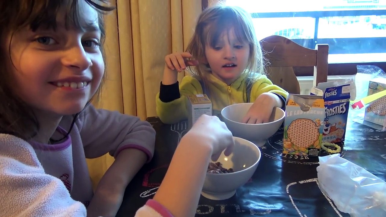 SEL ET POIVRE BOTTLE FLIP CHALLENGE !  -) • 7 Jours Fous au Ski • #7 - Studio Bubble Tea Vlog-7DtAkdqFIj4