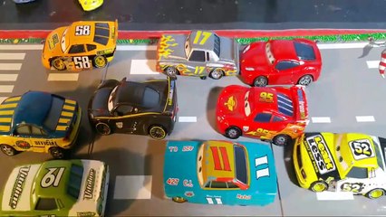 Pixar Cars 3 Crash Recreation with Lightning McQueen and Jackson Storm-4T2le338HXQ