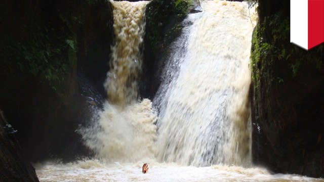 Selfie death as teen girl drowns at waterfall in Kalimantan, Indonesia - TomoNews