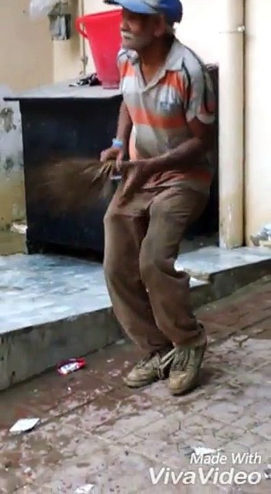 Old  Man Very Funny Dance