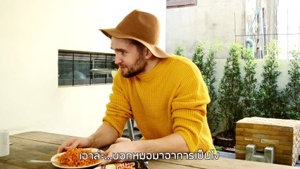 ฝรั่งรีวิวมาม่าเกาหลีผสมน้ำปลาร้า (Super Spicy Korean Noodles) ••EAT IT ALL EP.10 ••