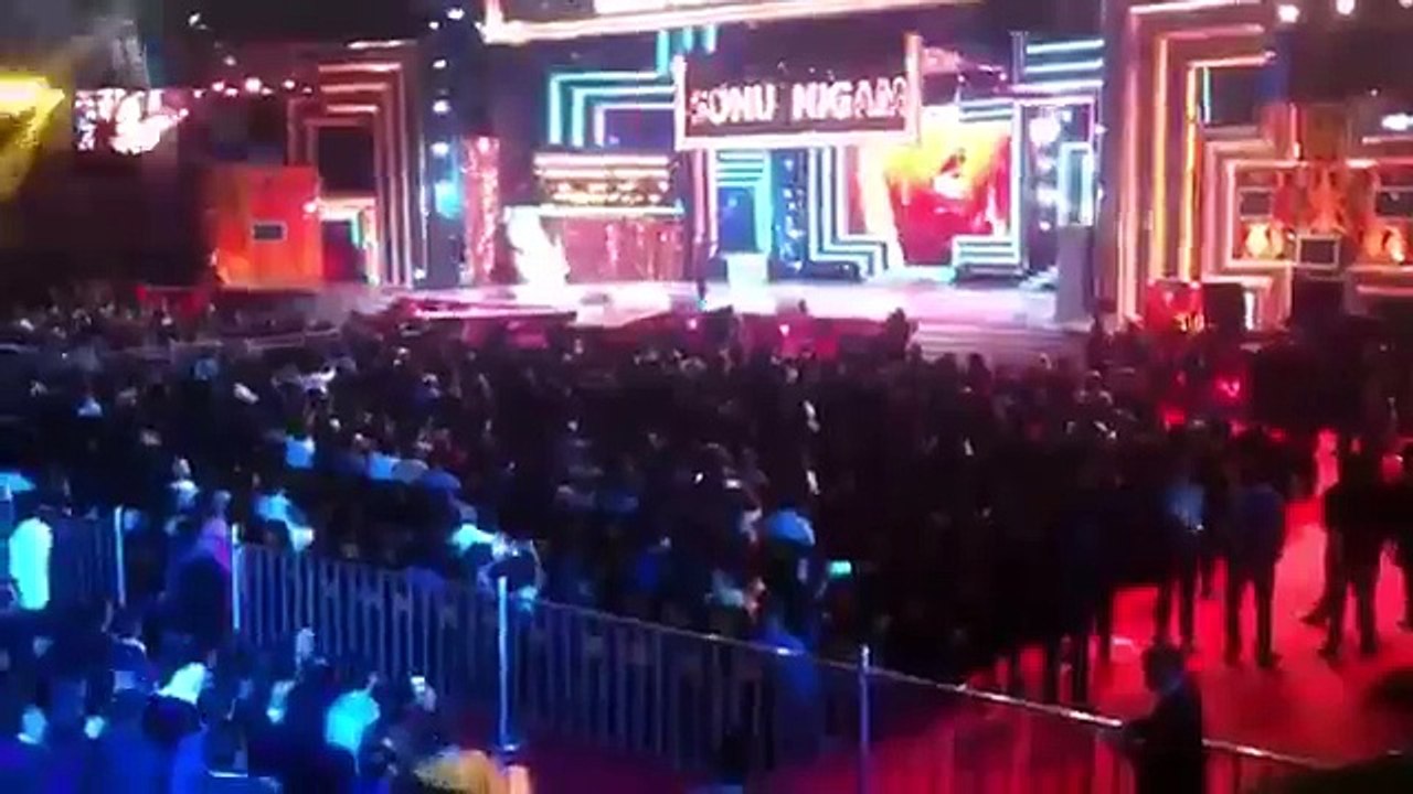 Sonu NIgam Mirchi Music Awards 2017 - Badshah and Arijit SIngh Songs Mimicry By Sonu Nigam